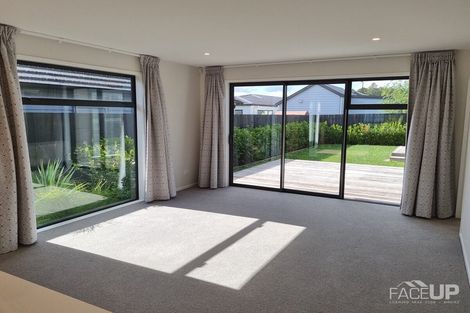 Photo of property in 35 Lumbarda Drive, Kumeu, 0810