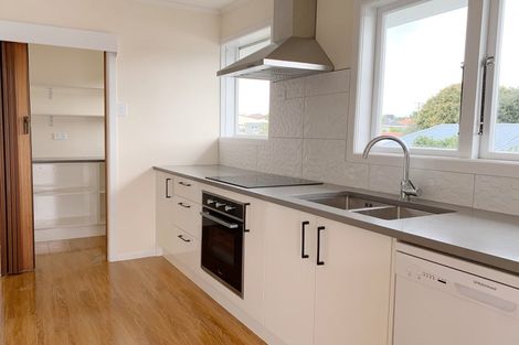 Photo of property in 18 Wilsher Crescent, Henderson, Auckland, 0612