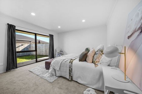 Photo of property in 1 Molesworth Street, Carterton, 5713