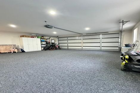 Photo of property in 8 Pakaraka Drive, Papakura, 2110