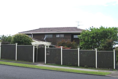 Photo of property in 2/169 East Coast Road, Castor Bay, Auckland, 0620