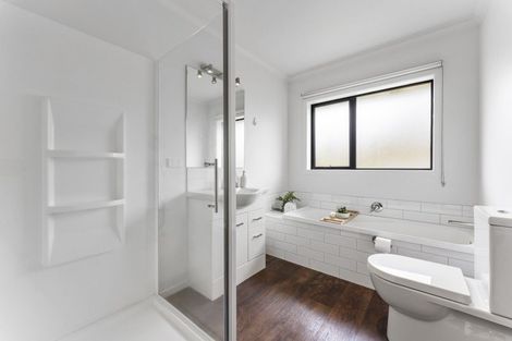 Photo of property in 13 Barry Curtis Place, Levin, 5510