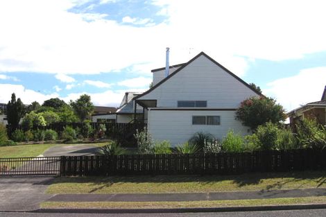 Photo of property in 2/1 Eastwood Rise, Browns Bay, Auckland, 0630