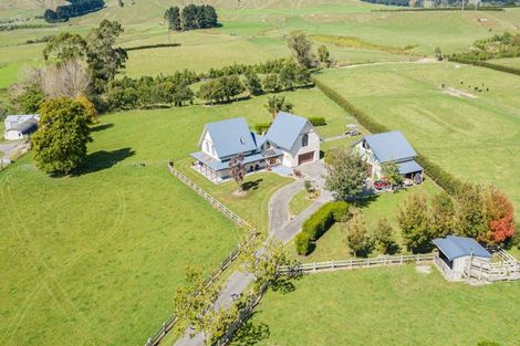 Photo of property in 100 Waihou Road, Levin, 5571