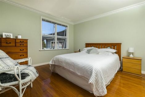 Photo of property in 3 Hillary Heights Avenue, Glendene, Auckland, 0602