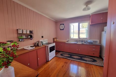 Photo of property in 17 Edwards Avenue, Henderson, Auckland, 0610