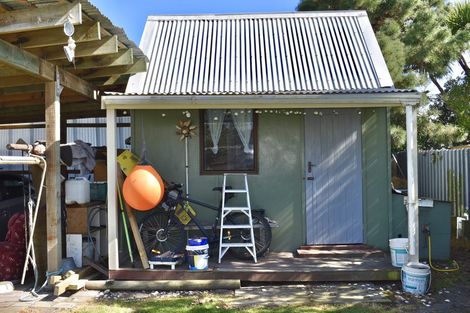 Photo of property in 4 Mavis Avenue, Waikawa Beach, Levin, 5573