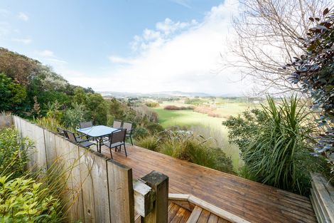 Photo of property in 19 Springdale Grove, Fitzherbert, Palmerston North, 4410