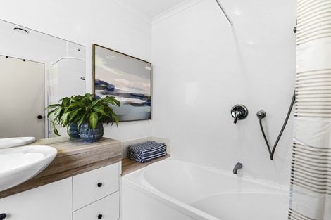 Photo of property in 18a Russell Drive, Oakura, 4314