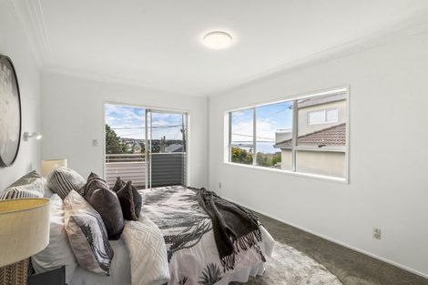Photo of property in 1/3 Garadice Road, Rothesay Bay, Auckland, 0630