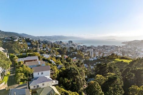 Photo of property in 82 Mortimer Terrace, Brooklyn, Wellington, 6021