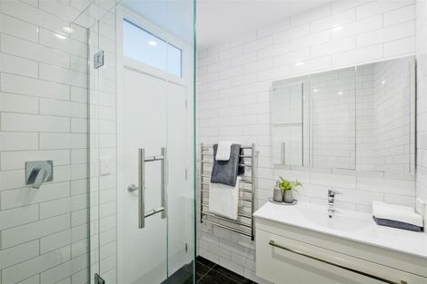 Photo of property in 14 Paulange Place, Pakuranga Heights, Auckland, 2010