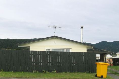 Photo of property in 10 Spackman Crescent, Paraparaumu, 5032