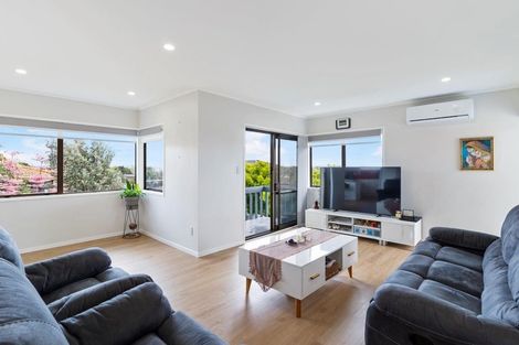 Photo of property in 2/30 Redoubt Road, Goodwood Heights, Auckland, 2105