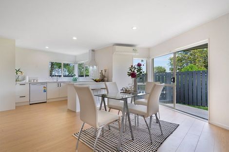 Photo of property in 5 Retreat Drive, Mangere, Auckland, 2022