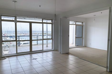 Photo of property in 16/15 Clearwater Cove, West Harbour, Auckland, 0618