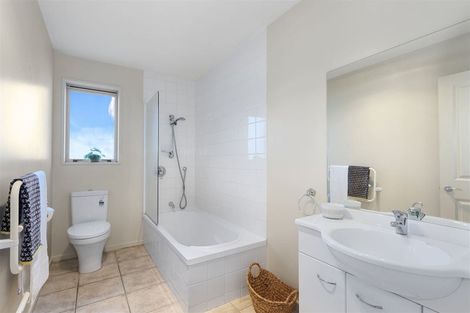 Photo of property in 15 Dinglebay Place, Casebrook, Christchurch, 8051