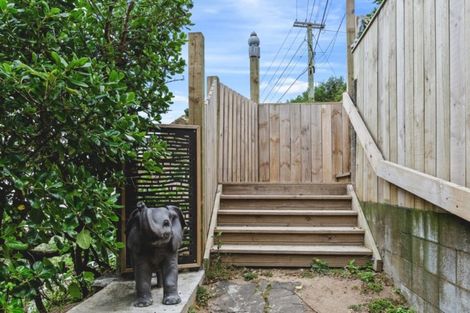 Photo of property in 98a The Esplanade, Houghton Bay, Wellington, 6023