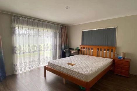 Photo of property in 5a Orchid Place, Te Atatu South, Auckland, 0610