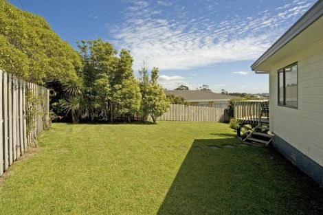 Photo of property in 10 Carl Place, Unsworth Heights, Auckland, 0632