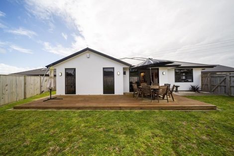 Photo of property in 4 Ongarui Close, Whalers Gate, New Plymouth, 4310