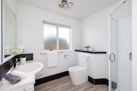 Photo of property in 19a Lake Terrace Road, Burwood, Christchurch, 8061