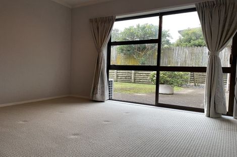 Photo of property in 5 Kookaburra Place, Botany Downs, Auckland, 2010