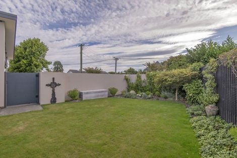 Photo of property in 18 Garreg Road, Fendalton, Christchurch, 8052