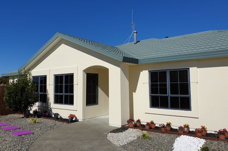 Photo of property in 42 Logan Way, Kelvin Grove, Palmerston North, 4414