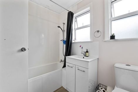 Photo of property in 1/324 Carrington Street, Vogeltown, New Plymouth, 4310