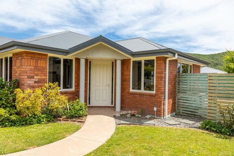 Photo of property in 253a Waikawa Road, Waikawa, Picton, 7220