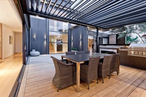 Photo of property in 33 Kitchener Road, Takapuna, Auckland, 0622