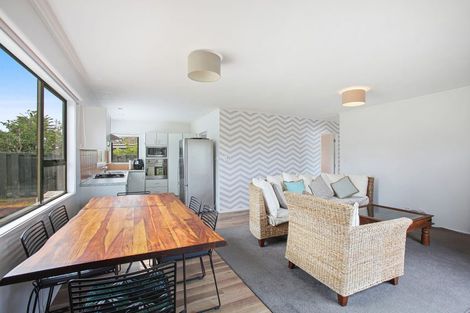 Photo of property in 3 Hosking Place, Clarks Beach, 2122