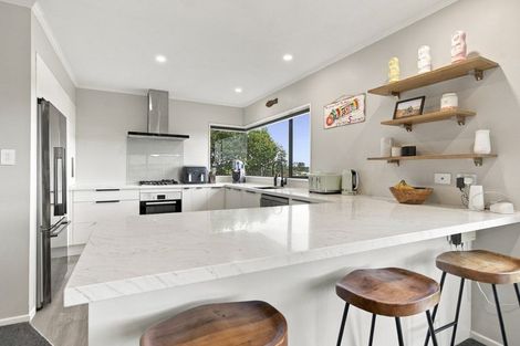 Photo of property in 9 Sandel Rise, Merrilands, New Plymouth, 4312