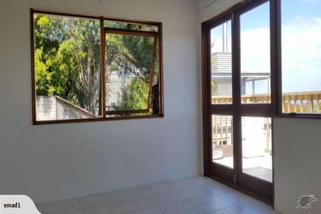 Photo of property in 21a Parr Terrace, Castor Bay, Auckland, 0620