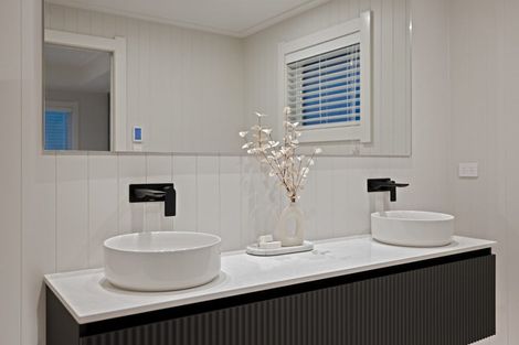 Photo of property in 71 Oak Road, Poraiti, Napier, 4112