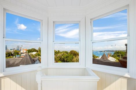 Photo of property in 41 Stanley Point Road, Stanley Point, Auckland, 0624