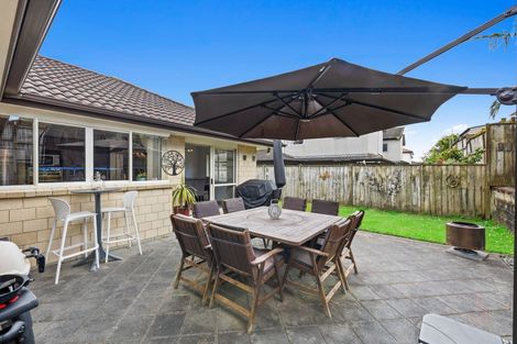 Photo of property in 16 Fernloche Place, Flat Bush, Auckland, 2016