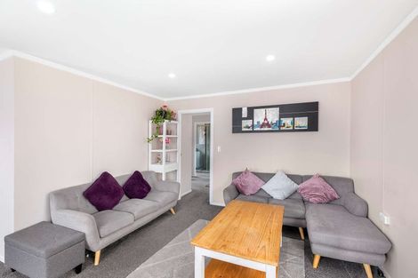 Photo of property in 1/8 Kirklow Place, Goodwood Heights, Auckland, 2105