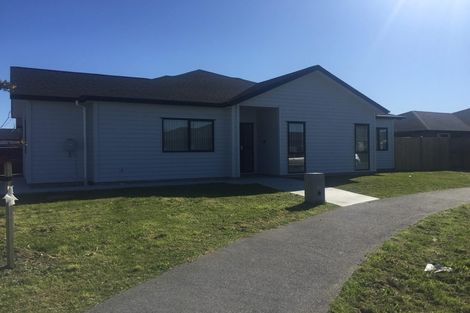 Photo of property in 1 Kakabeak Way, Takanini, 2110