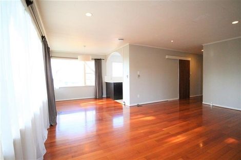 Photo of property in 988 East Coast Road, Northcross, Auckland, 0632