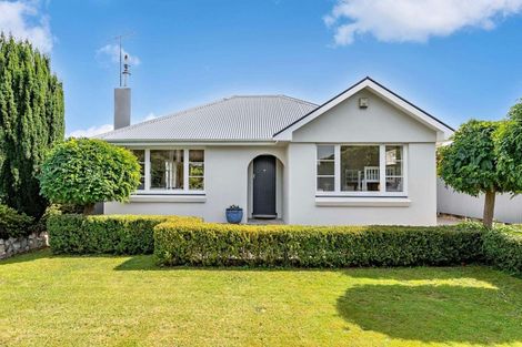 Photo of property in 17 Sackville Street, Martinborough, 5711