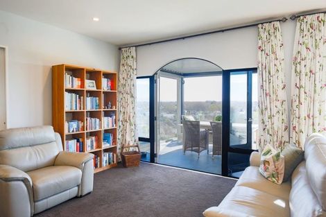 Photo of property in 39 Overdale Drive, Cashmere, Christchurch, 8022