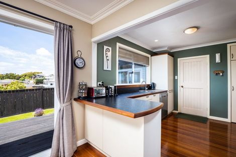 Photo of property in 50 Calvert Road, Lynmouth, New Plymouth, 4310