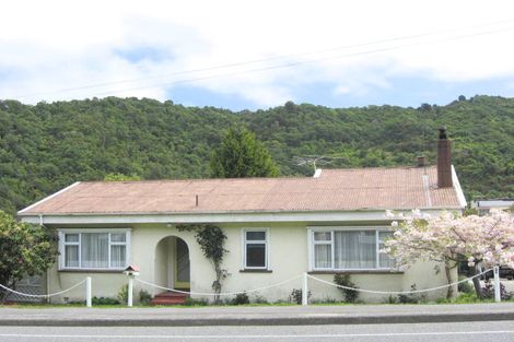 Photo of property in 87 Waikawa Road, Picton, 7220