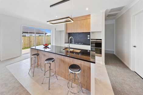 Photo of property in 53 Sunset Road, Totara Vale, Auckland, 0632