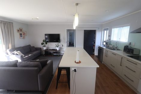 Photo of property in 7 Elizabeth Drive, West Harbour, Auckland, 0618