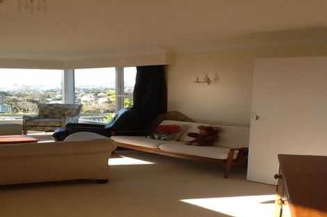 Photo of property in 95 Ocean View Road, Hillcrest, Auckland, 0627