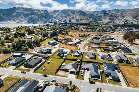 Photo of property in 10 Magpie Place, Lake Hawea, 9382
