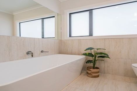 Photo of property in 16 Awatea Drive, Whitianga, 3510